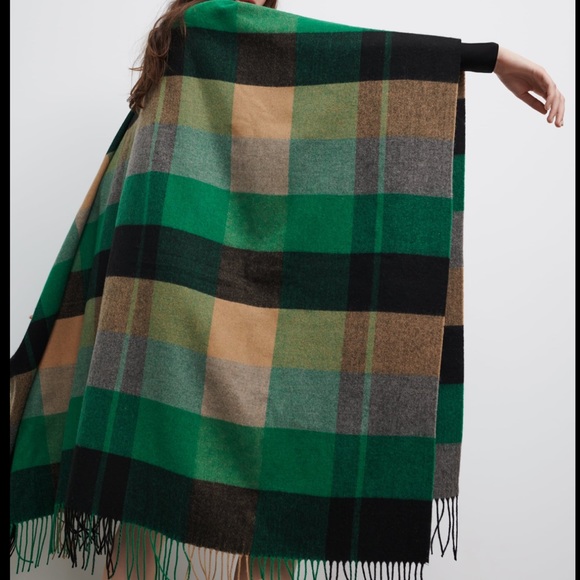 Zara Plaid Cape - Picture 6 of 7